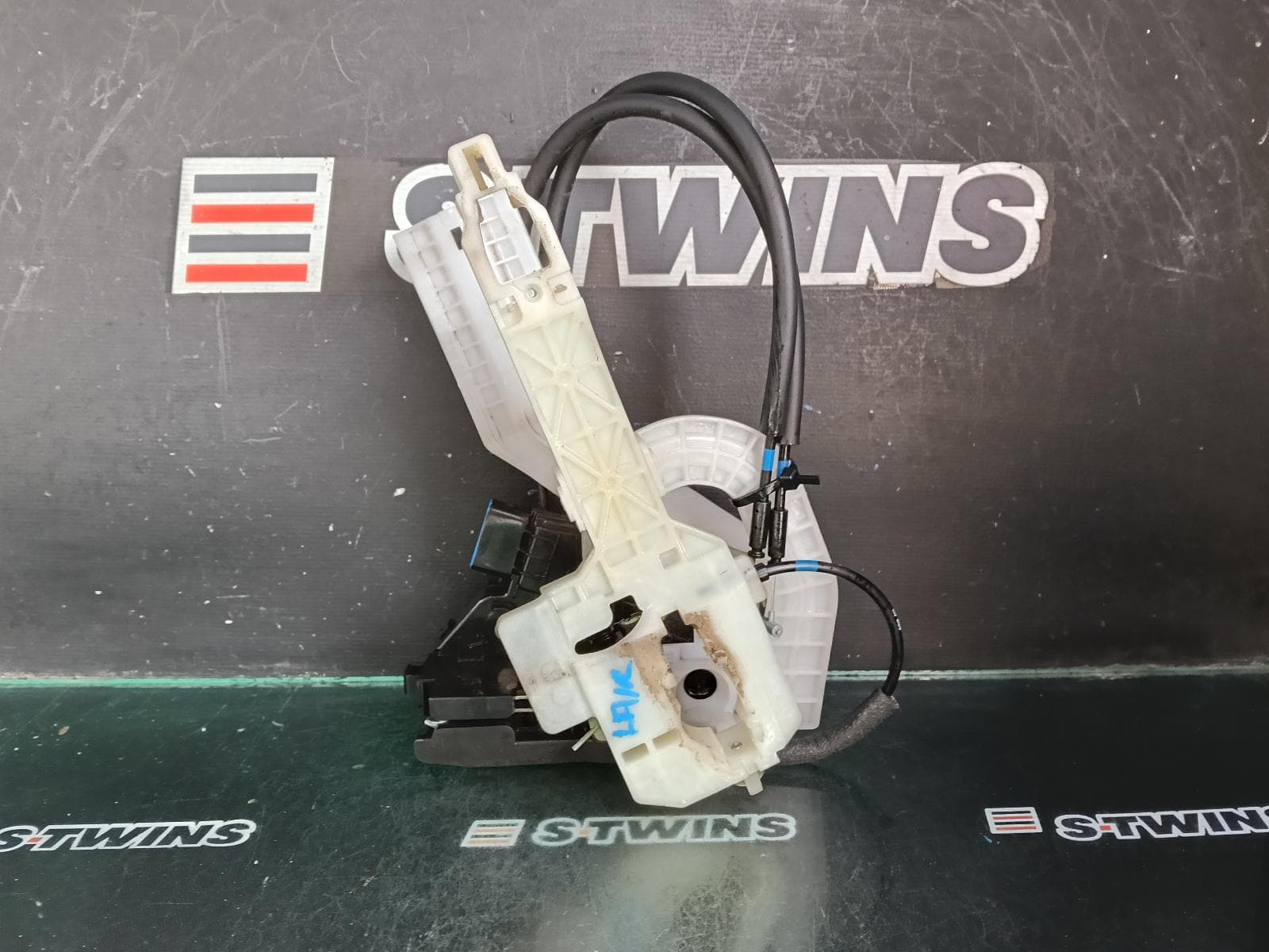 Used auto part listing image: 2017 HYUNDAI TUCSON DOOR BOOT GATE LOCK LEFT REAR DOOR LOCK, VIN KMH, TL, 06/15-01/21 0000398182