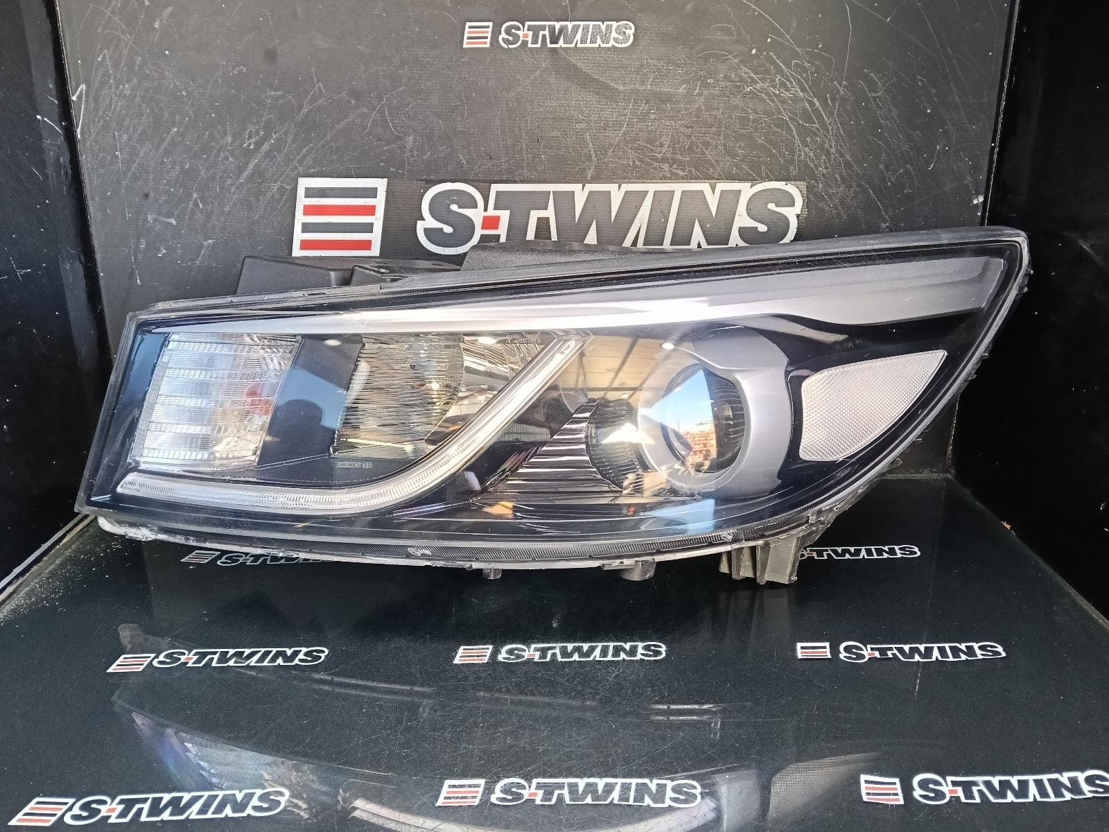 Used auto part listing image: 2018 KIA CARNIVAL/GRAND CARNIVAL LEFT HEADLAMP YP, S, HALOGEN TYPE, 12/14-02/18 0000397840