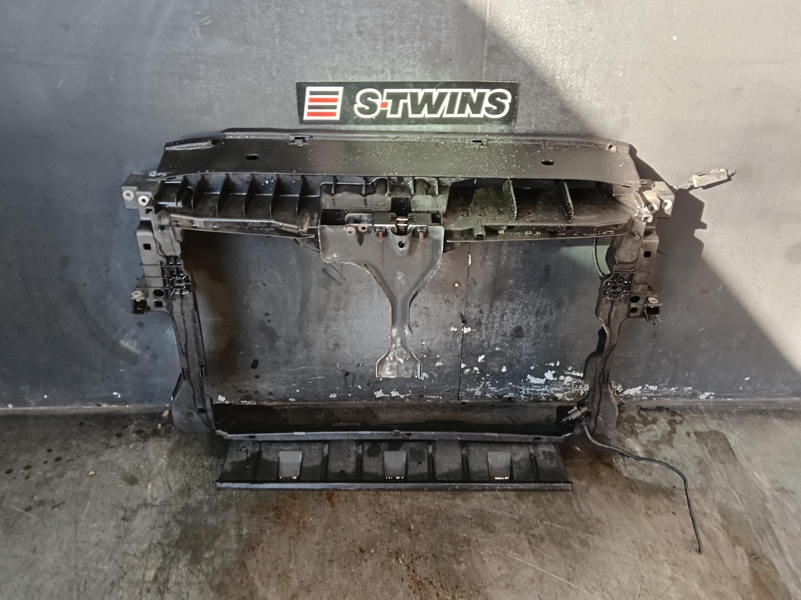 Used auto part listing image: 2014 VOLKSWAGEN TIGUAN RADIATOR SUPPORT 5N, 05/08-08/16 0000398204