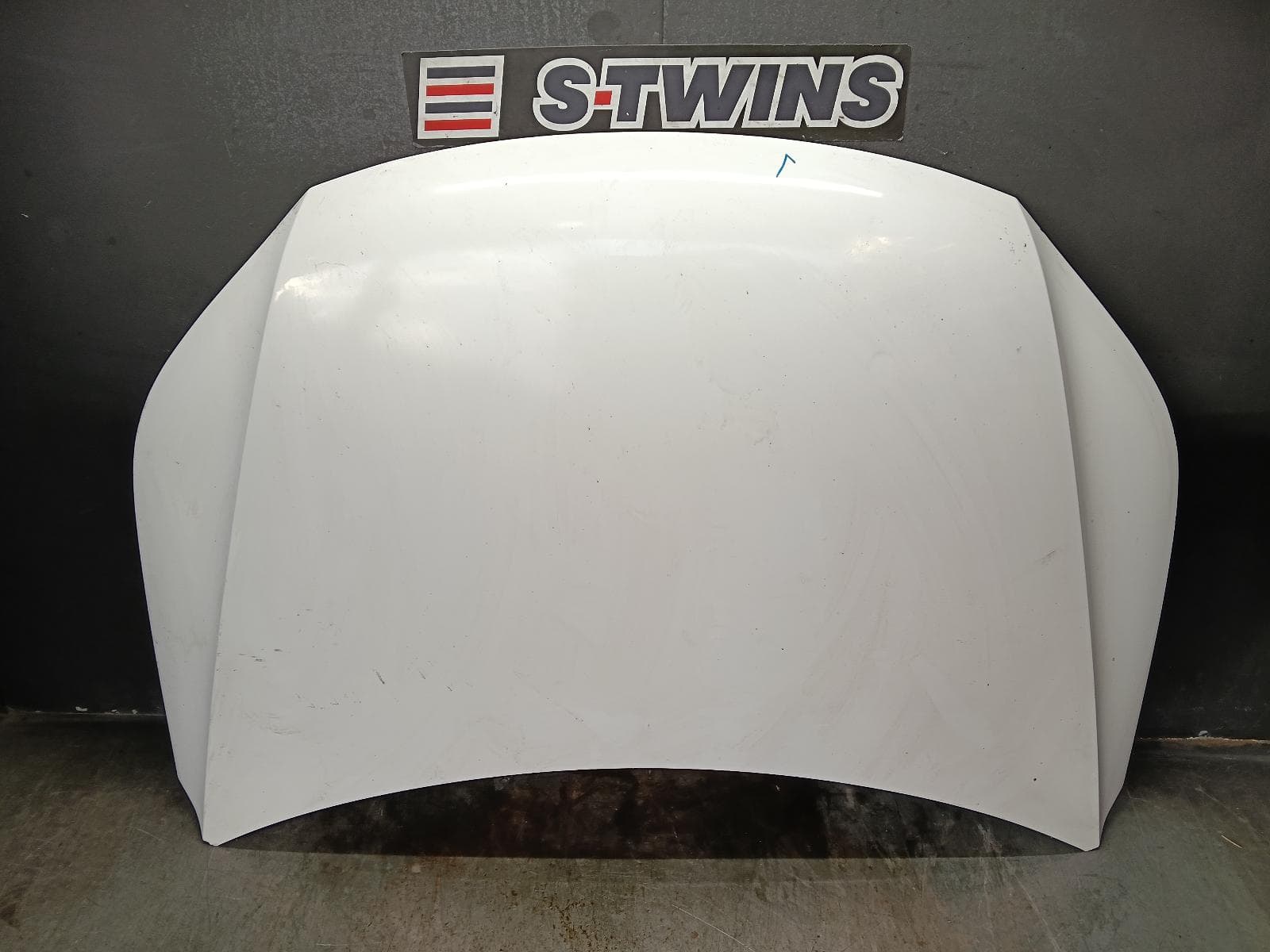 Used auto part listing image: 2014 VOLKSWAGEN TIGUAN BONNET 5N, 05/08-08/16 0000398159