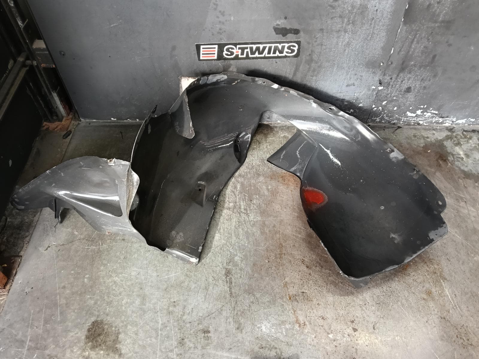 Used auto part listing image: 2014 VOLKSWAGEN TIGUAN LEFT GUARD LINER 5N, 05/08-08/16 0000398240