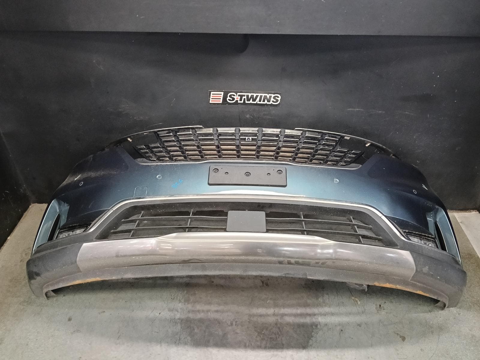 Used auto part listing image: 2022 KIA CARNIVAL/GRAND CARNIVAL FRONT BUMPER BUMPER BAR, W/ PARK SENSOR TYPE, KA4, 10/20-01/24 0000422666