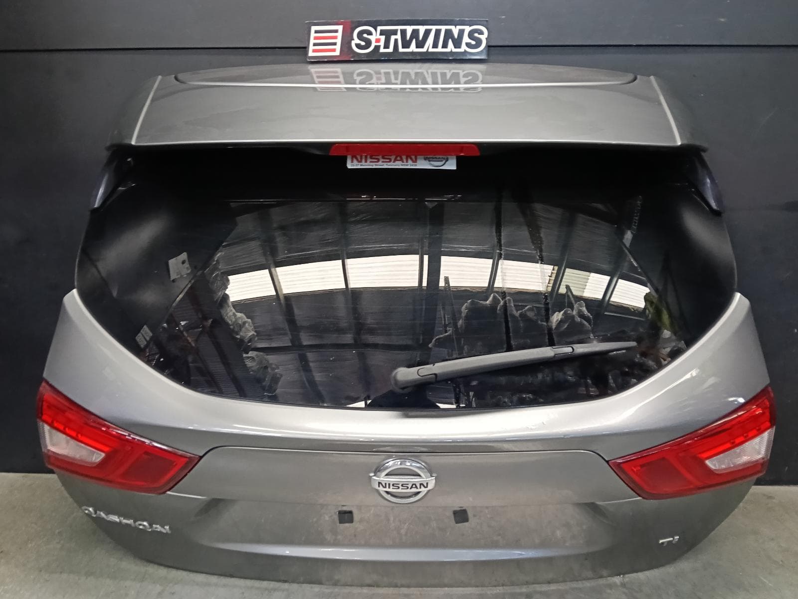 Used auto part listing image: 2017 NISSAN QASHQAI BOOTLID TAILGATE TAILGATE, J11, W/ CAMERA TYPE, 12/13-06/17 0000410011