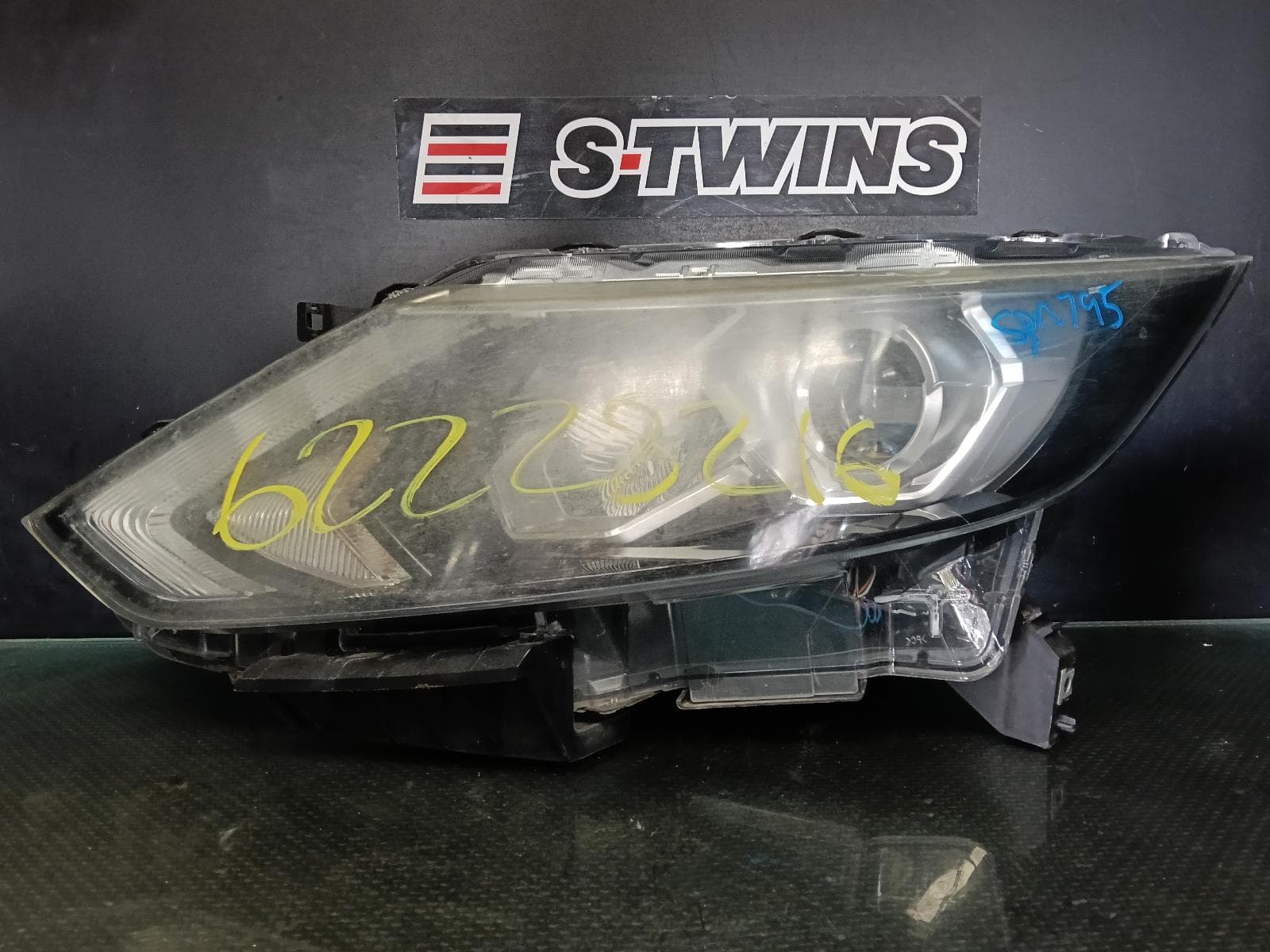 Used auto part listing image: 2017 NISSAN QASHQAI LEFT HEADLAMP J11, Ti/TL, LED TYPE, 12/13-06/17 0000416629