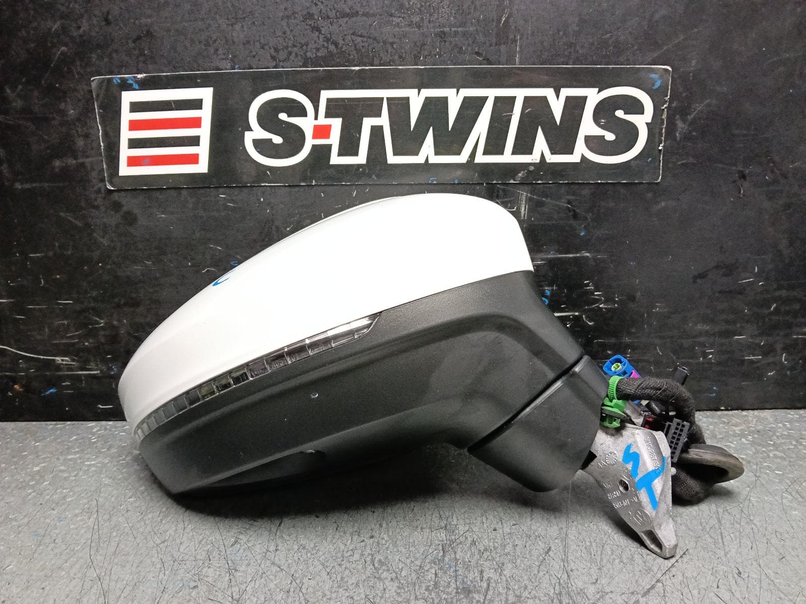 Used auto part listing image: 2020 VOLKSWAGEN TIGUAN RIGHT DOOR MIRROR 5NA, POWER FOLD, W/ LANE CHANGE ASSIST & CAMERA TYPE (6XP/KA6/79D), 06/16-05/21 0000402946
