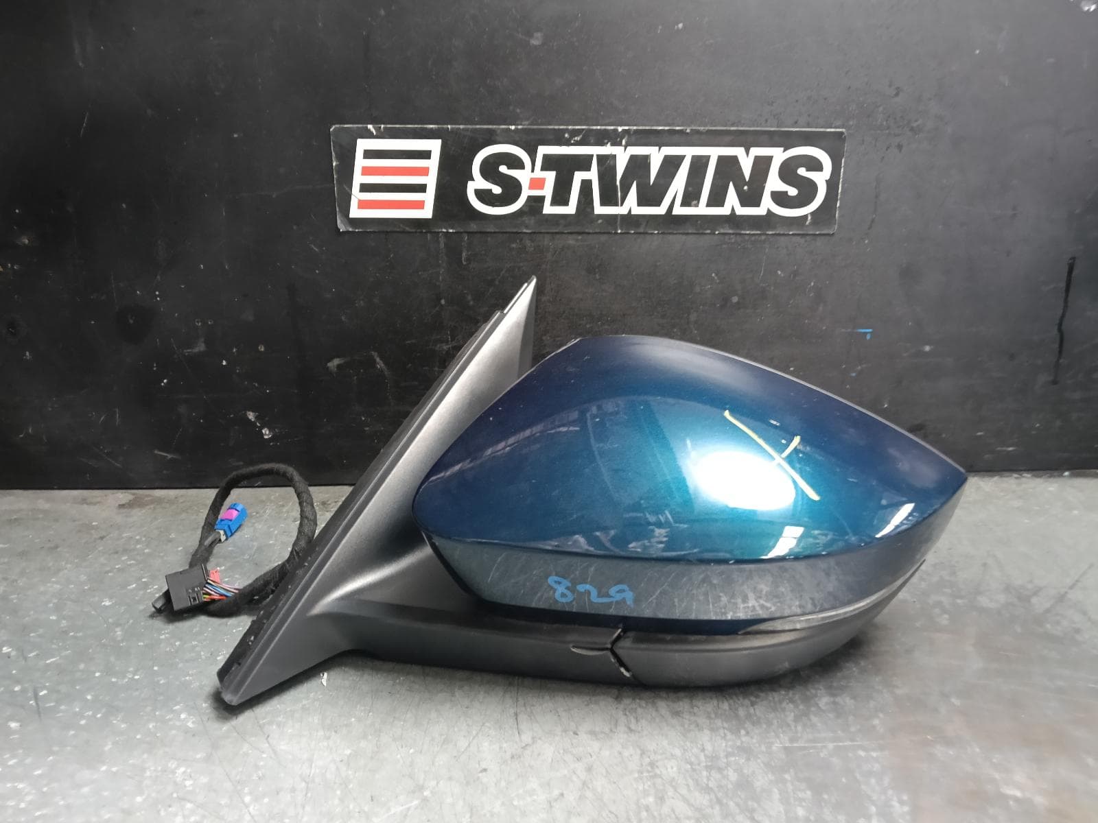 Used auto part listing image: 2023 SKODA KODIAQ LEFT DOOR MIRROR NS, W/ POWER FOLD, BLIND SPOT, MEMORY TYPE, COLOUR CODED, 07/21- 0000424334