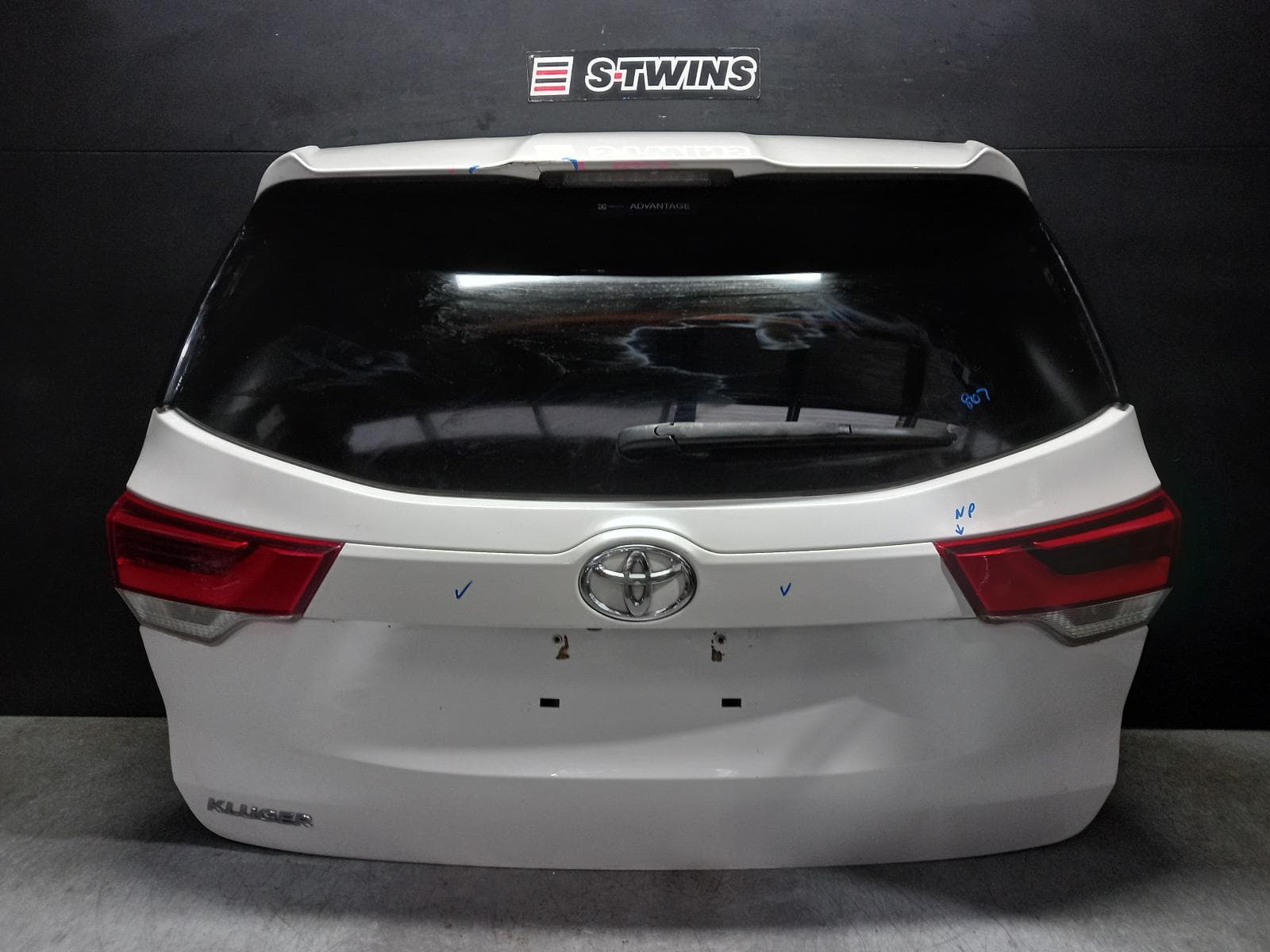 Used auto part listing image: 2019 TOYOTA KLUGER BOOTLID TAILGATE TAILGATE, GSU50/GSU55, GX/GXL, NON POWER LIFTGATE TYPE, 12/13-02/21 0000401916