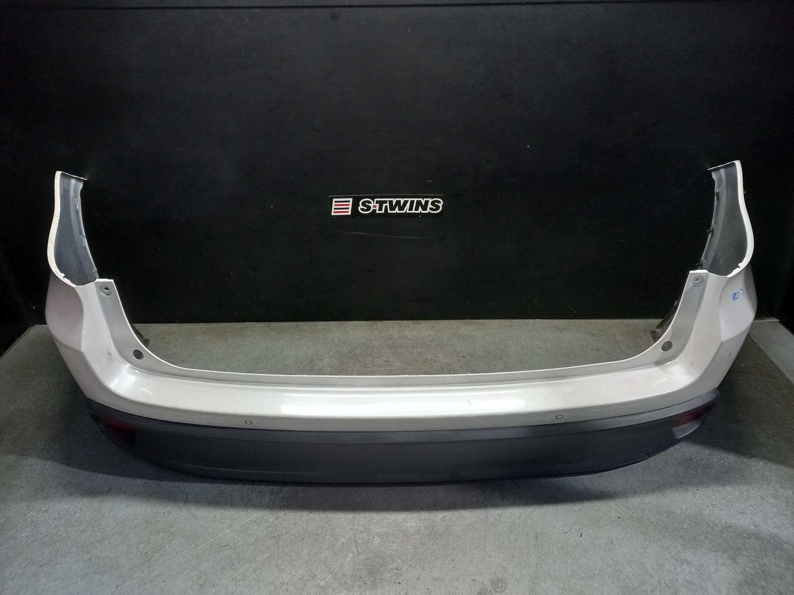 Used auto part listing image: 2019 TOYOTA KLUGER REAR BUMPER GSU50/GSU55, 11/16-02/21 0000402010