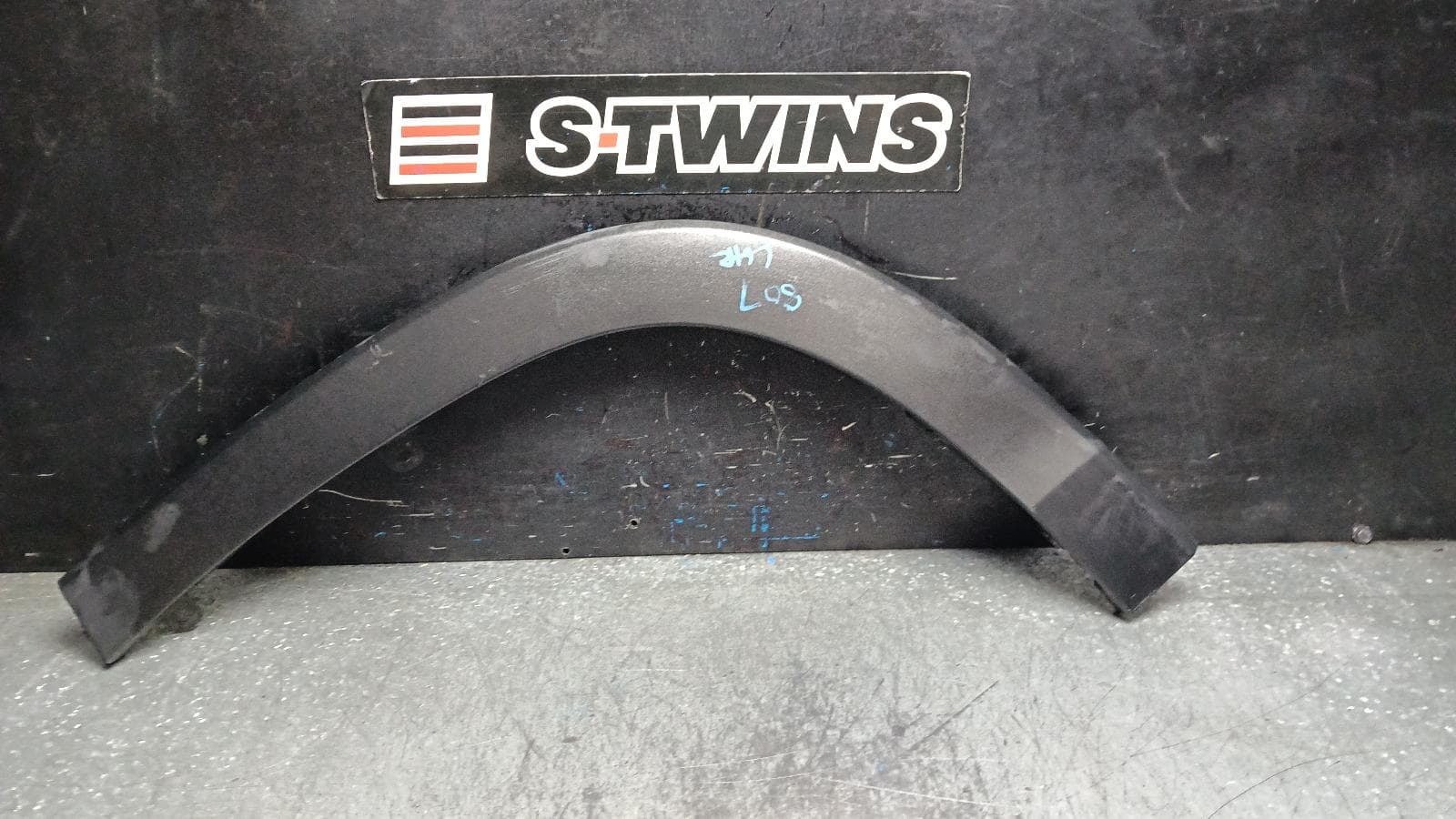 Used auto part listing image: 2019 TOYOTA KLUGER WHEEL ARCH FLARE LH REAR, WHEEL ARCH MOULD, GSU50-GSU55, 12/13-02/21 0000402016