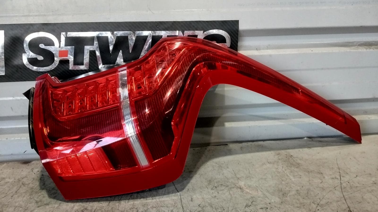 Used auto part listing image: 2020 VOLVO XC60 RIGHT TAILLIGHT GEN 2, IN BODY, W/ LED TYPE, 05/17- 0000419946