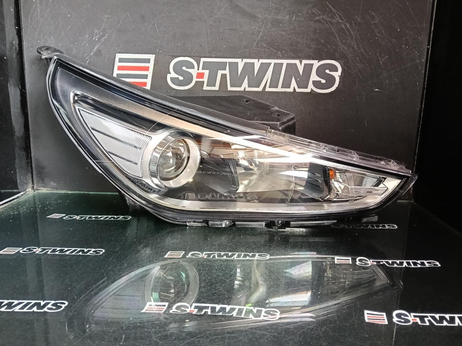 Used auto part listing image: 2018 HYUNDAI I30 RIGHT HEADLAMP PD, W/ HALOGEN TYPE, HATCH (S. KOREA VIN KMHH), GO/ACTIVE/ELITE/SR, 03/17-07/20 0000380030