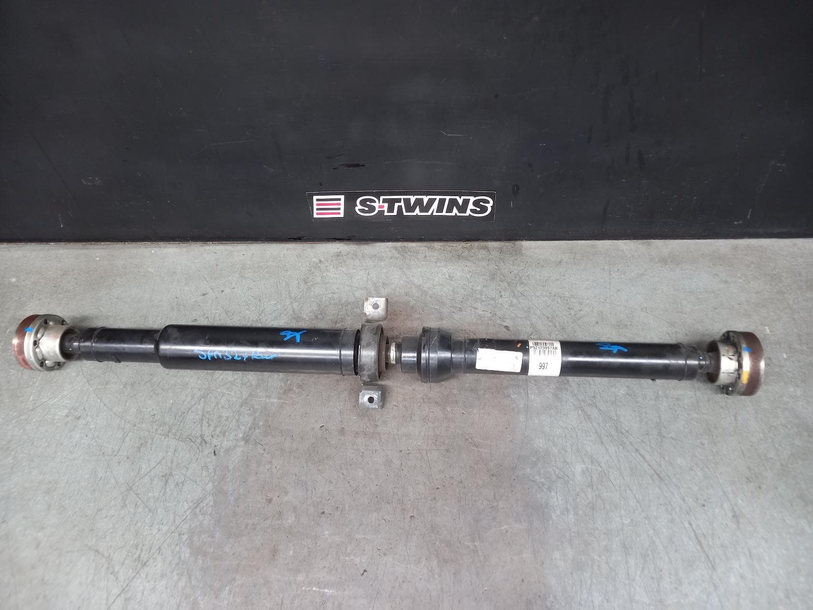 Used auto part listing image: 2018 JEEP GRANDCHEROKEE REAR PROP SHAFT 3.0, DIESEL, AWD, WK, 10/10-02/22 0000375295