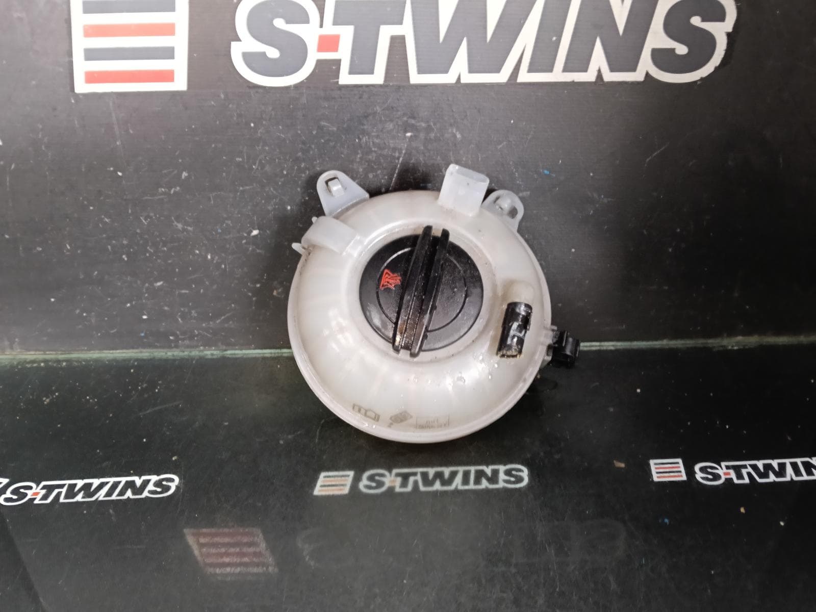 Used auto part listing image: 2015 AUDI A3 OVERFLOW BOTTLE 8V, 03/13-10/20 0000426509