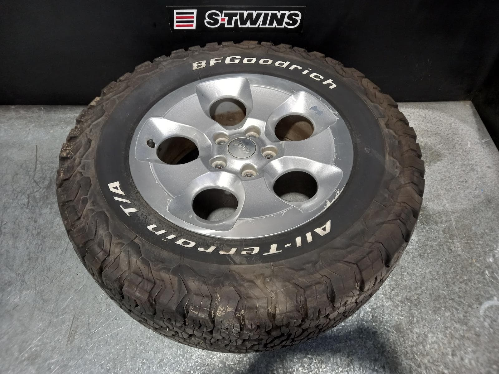 Used auto part listing image: 2013 JEEP WRANGLER WHEEL MAG FACTORY, 18X7.5IN, JK, 01/10-07/18 0000312144