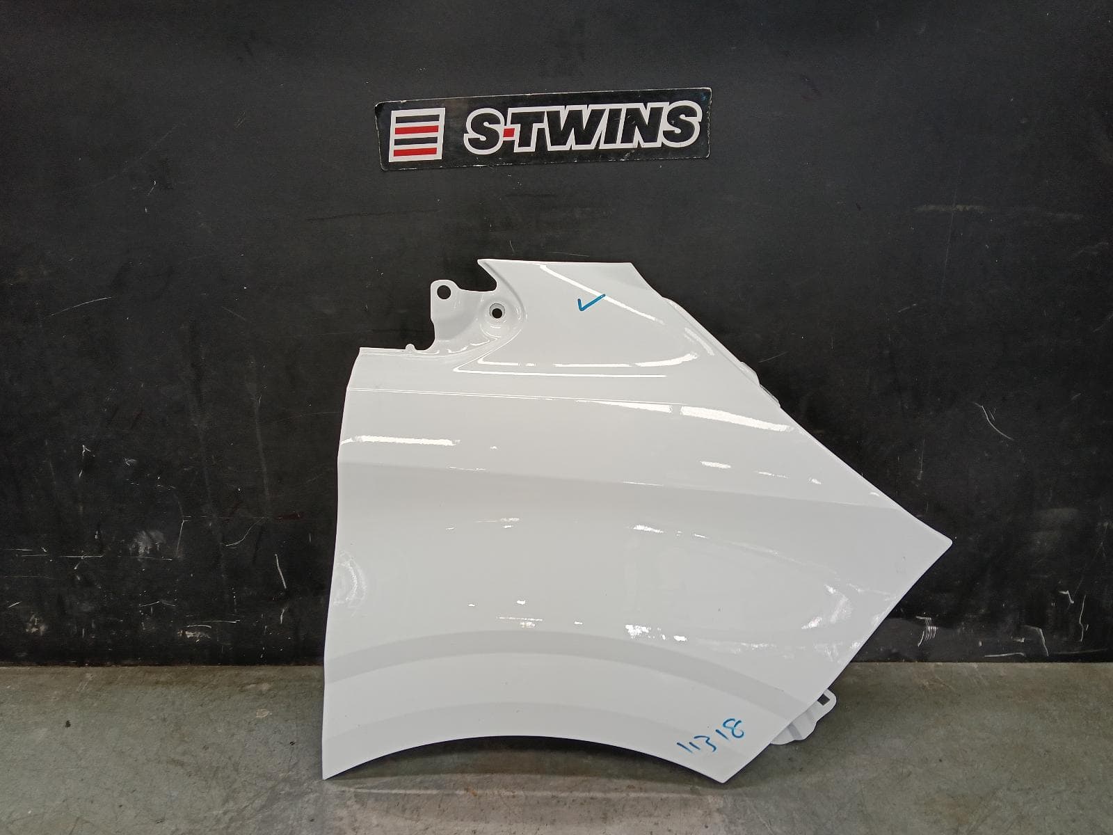 Used auto part listing image: 2024 FORD TRANSIT CUSTOM RIGHT GUARD AV, NON FLARED TYPE, 08/23