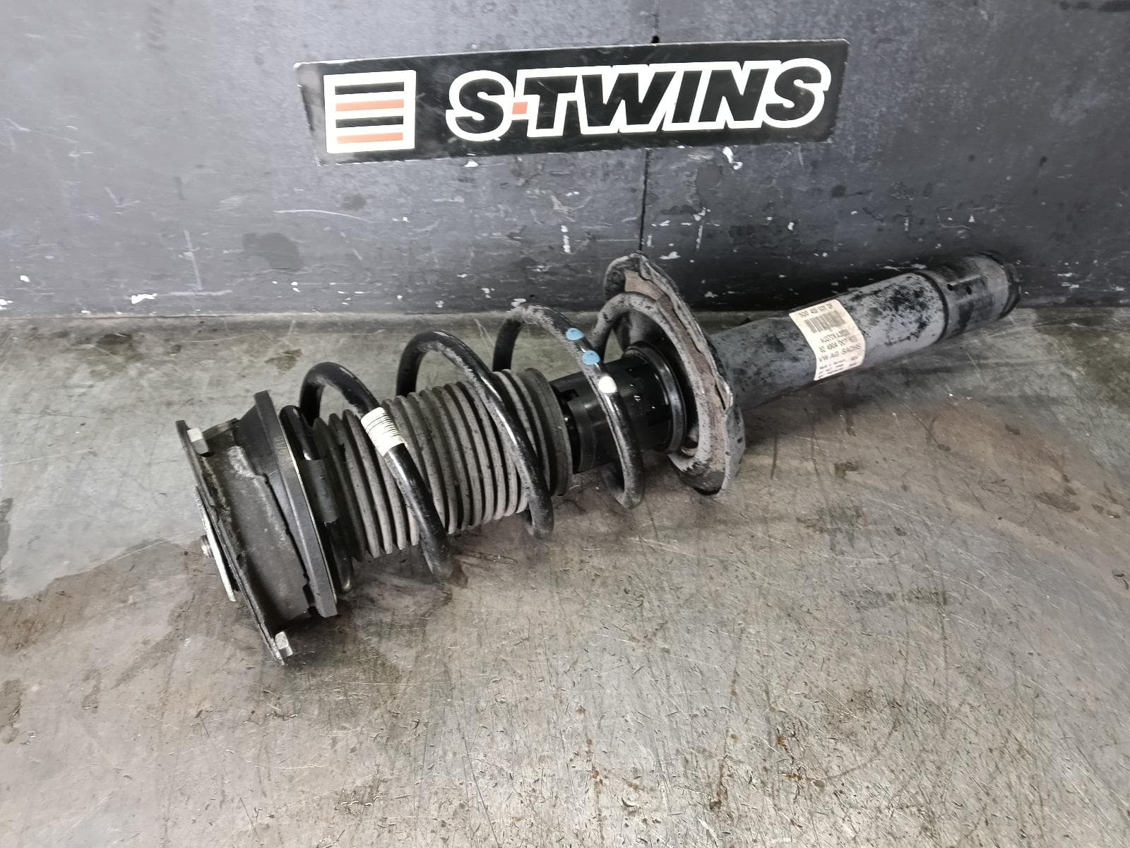 Used auto part listing image: 2015 AUDI A3 LEFT FRONT STRUT 8V, 1.8/2.0, PETROL, SPORTS TYPE, 03/13-04/16 0000426521