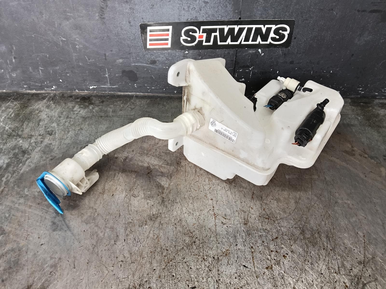 Used auto part listing image: 2015 AUDI A3 WASHER BOTTLE 8V, A3, 12/13-10/20 0000426510