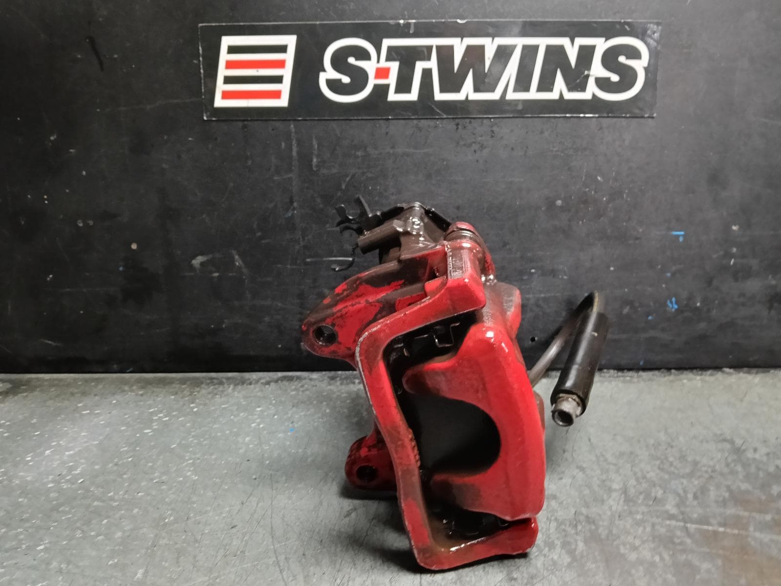 Used auto part listing image: 2017 MERCEDES CLA CLASS CALIPER C117/X117, LH REAR, RED, 4WD, NON AMG, 09/13-02/19