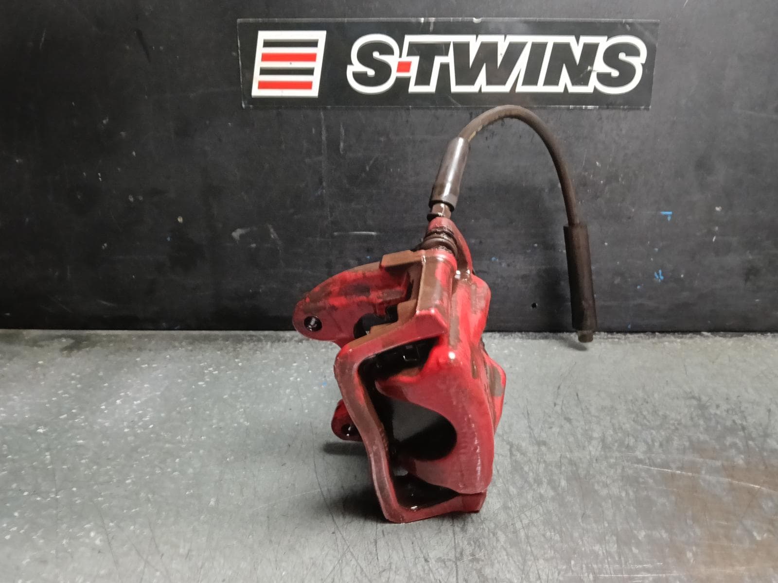 Used auto part listing image: 2017 MERCEDES CLA CLASS CALIPER C117/X117, RH REAR, RED, 4WD, NON AMG, 09/13-02/19