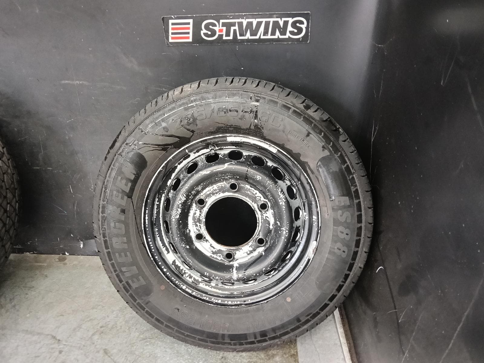 Used auto part listing image: 2023 LDV DELIVER 9 WHEEL STANDARD STEEL FACTORY, 16X6.5IN, W/ BLACK WHEEL COVER, 07/20