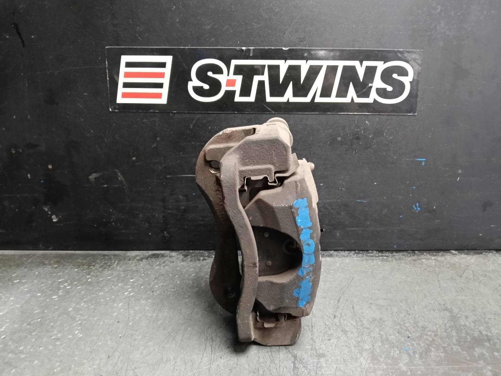 Used auto part listing image: 2023 LDV DELIVER 9 CALIPER RH REAR, SINGLE WHEEL, NON ELECTRIC PARK TYPE, 07/20-06/24
