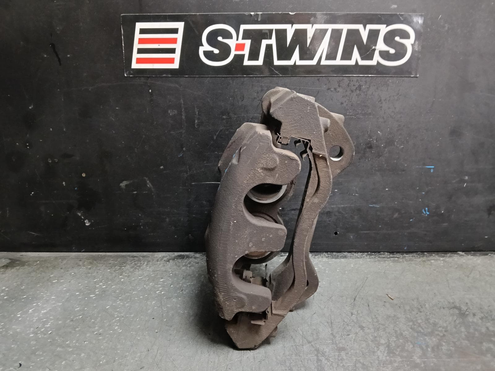 Used auto part listing image: 2023 LDV DELIVER 9 CALIPER LH FRONT, 07/20