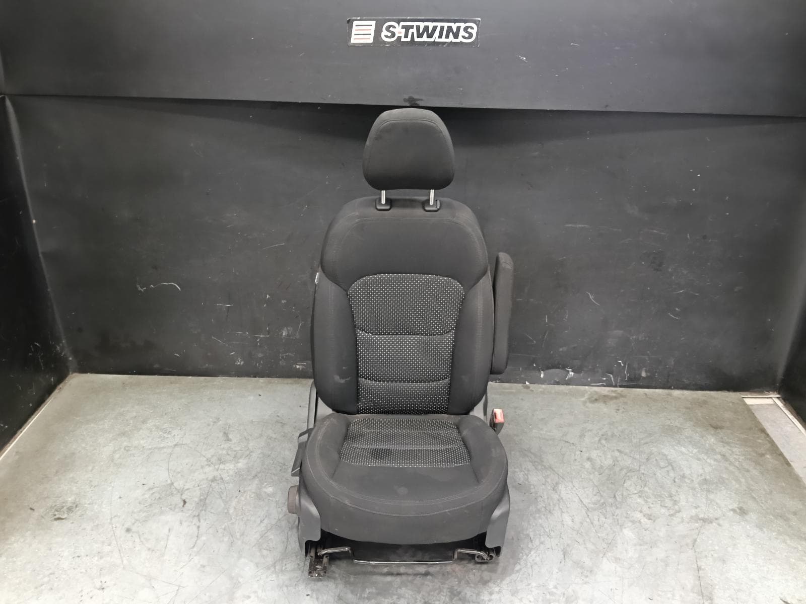 Used auto part listing image: 2023 LDV DELIVER 9 FRONT SEAT RH FRONT, CLOTH, 07/20