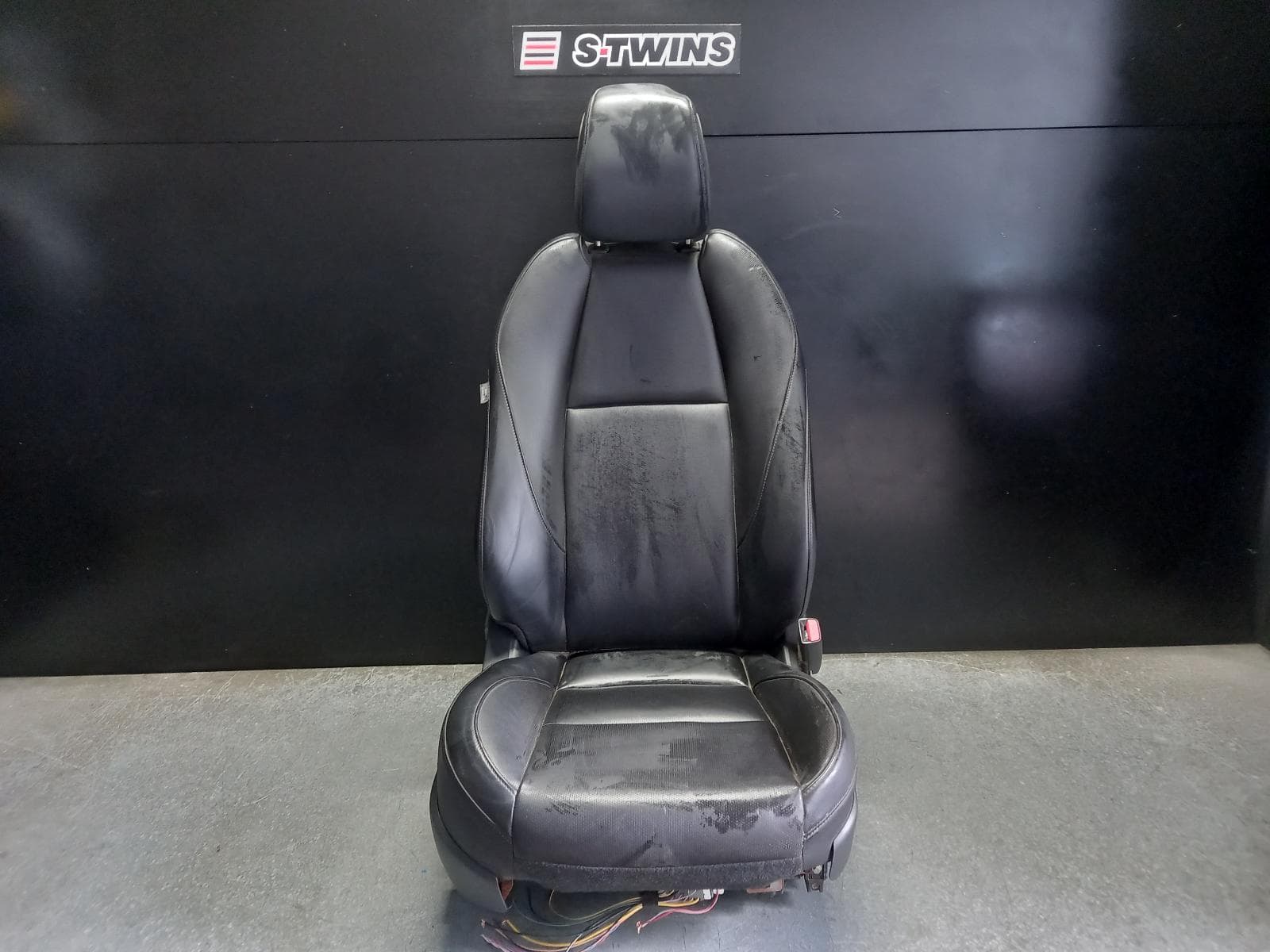 Used auto part listing image: 2020 MAZDA 3 FRONT SEAT RH FRONT, BP, SEDAN/HATCH, BLACK, LEATHER, TOURING/GT/ASTINA, 03/19- 0000272587