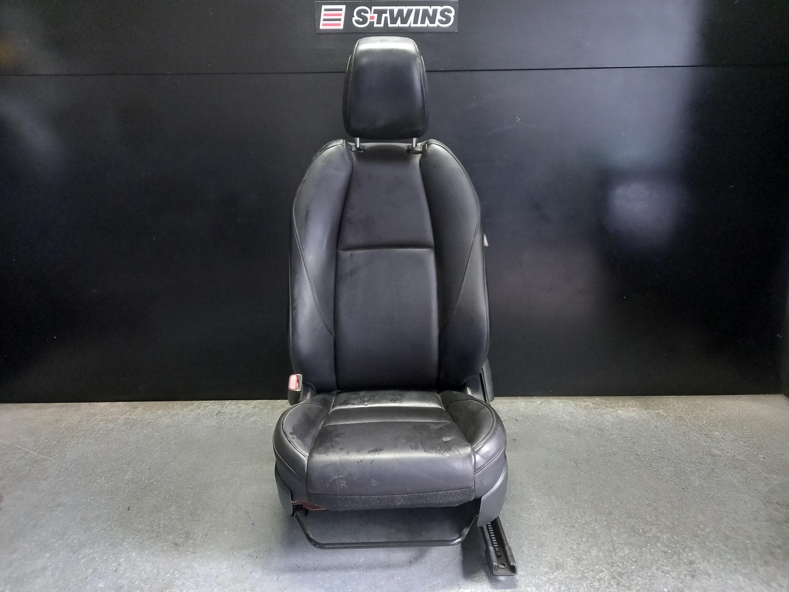 Used auto part listing image: 2020 MAZDA 3 FRONT SEAT LH FRONT, BP, SEDAN/HATCH, BLACK, LEATHER, TOURING/GT/ASTINA, 03/19- 0000272588