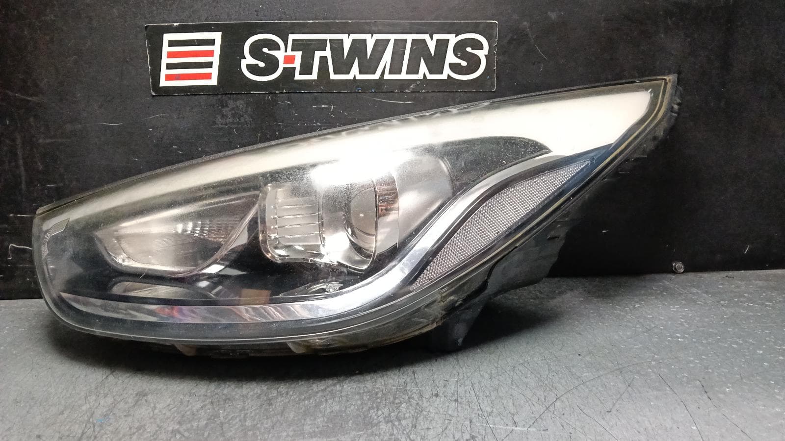 Used auto part listing image: 2015 HYUNDAI IX35 LEFT HEADLAMP LM SERIES, SLOVAKIAN BUILT (VIN TMAJ), 08/13-01/16 0000402116