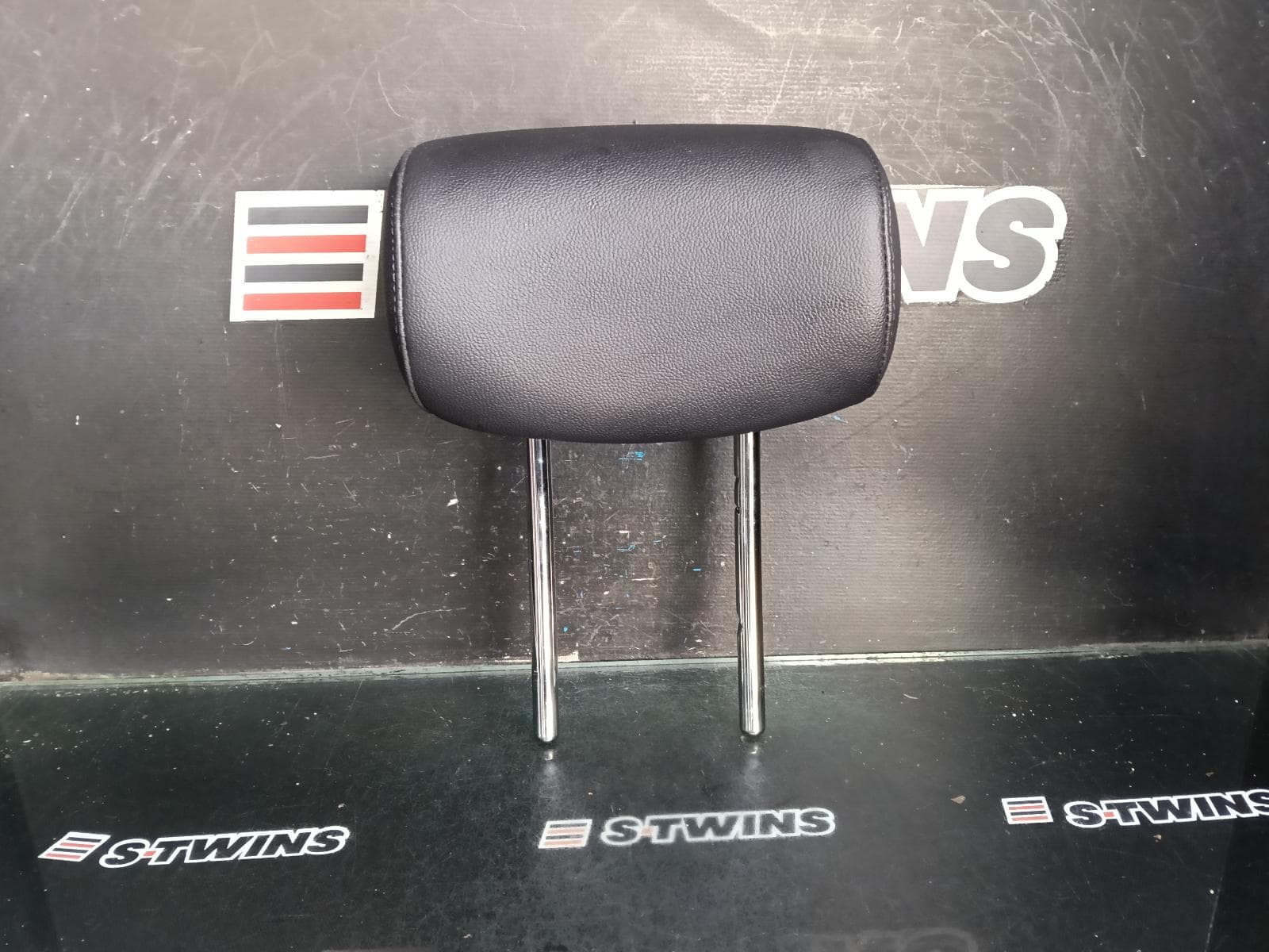 Used auto part listing image: 2015 HYUNDAI IX35 HEADREST RH REAR, LEATHER, LM SERIES, (VIN TMAJ), 10/13-01/16 0000415698