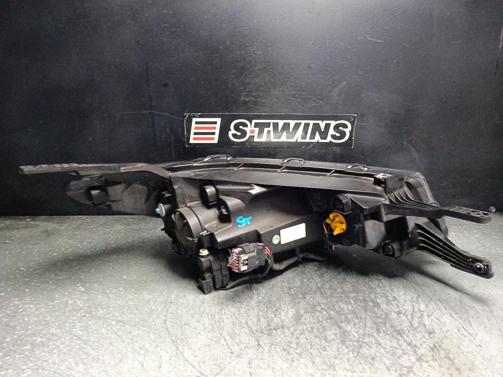 Used auto part listing image: 2022 MG ZS LEFT HEADLAMP AZS1, ZS, NON EV, W/ HALOGEN TYPE, 09/17- 0000405432