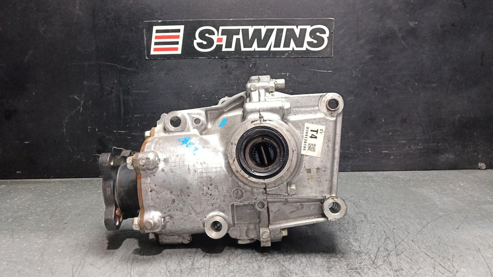 Used auto part listing image: 2023 MAZDA CX60 DIFFERENTIAL CENTRE KH, FRONT, PETROL, 3.3, TURBO, MHEV, 04/22- 0000400374