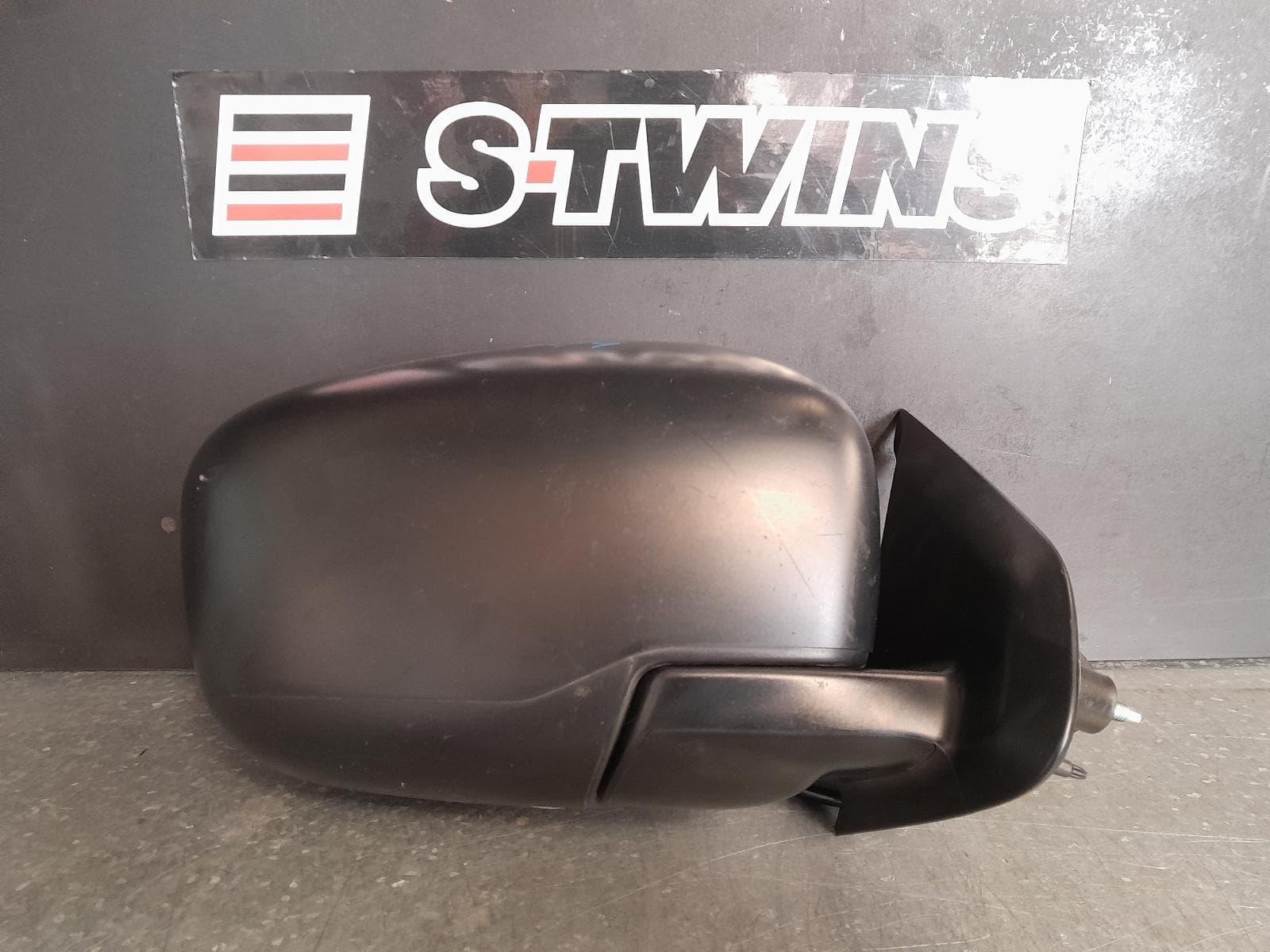Used auto part listing image: 2018 NISSAN NAVARA RIGHT DOOR MIRROR NP300, ST, CHROME, MANUAL FOLDING, HEATED, NON INDICATOR TYPE, 04/15-11/20 0000319123