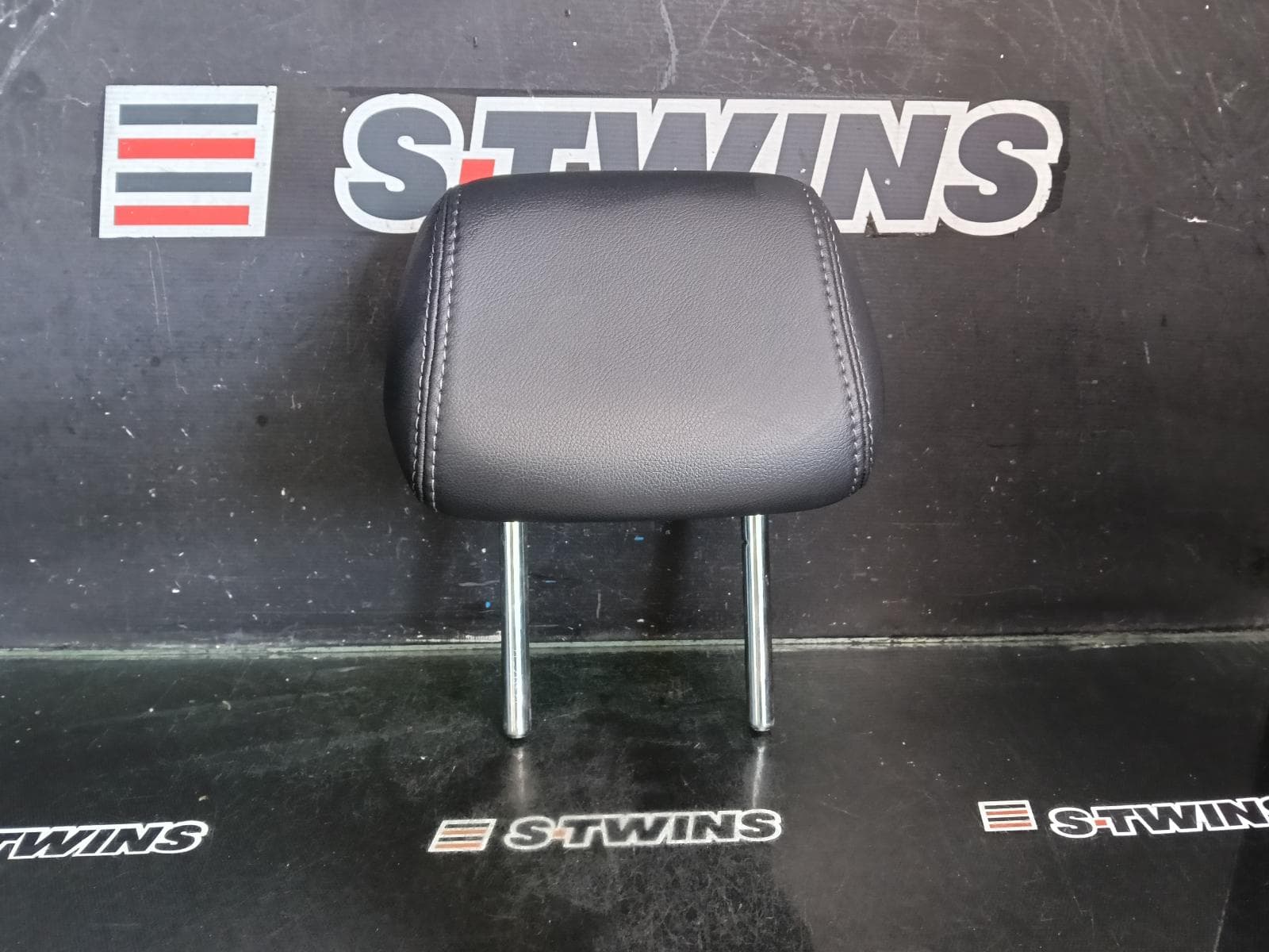 Used auto part listing image: 2017 NISSAN QASHQAI HEADREST J11, LH REAR, LEATHER, 12/13-07/21 0000383553