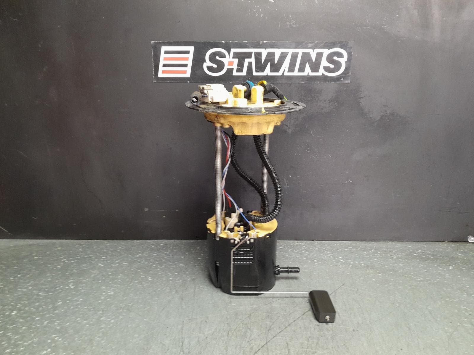 Used auto part listing image: 2014 HOLDEN CAPTIVA FUEL PUMP DIESEL, 2.2, CG, 01/11-06/18 0000350201
