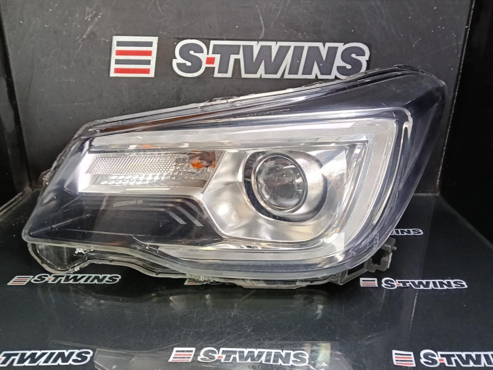 Used auto part listing image: 2016 SUBARU FORESTER LEFT HEADLAMP SJ, XENON TYPE, 01/16-08/18 0000380354