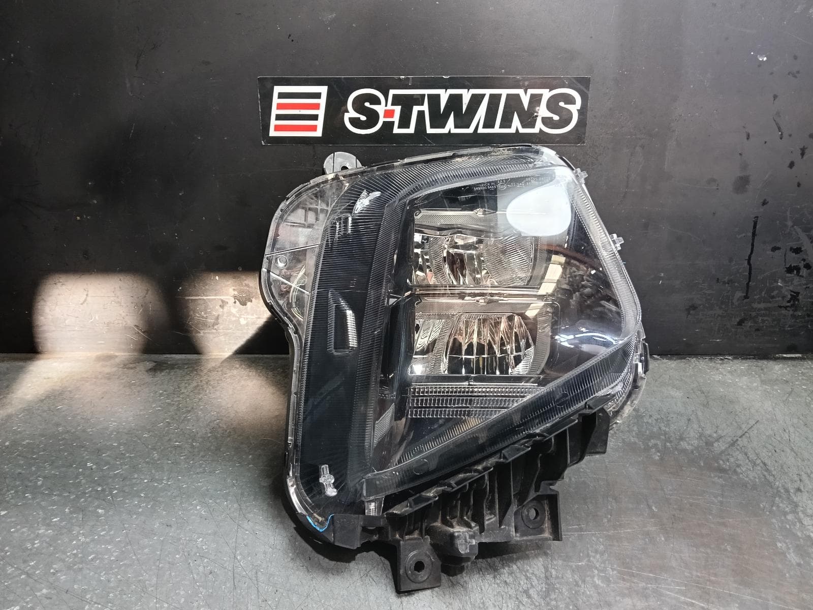 Used auto part listing image: 2022 HYUNDAI TUCSON RIGHT HEADLAMP NX4, W/ LED TYPE, 02/21-01/24 0000421889