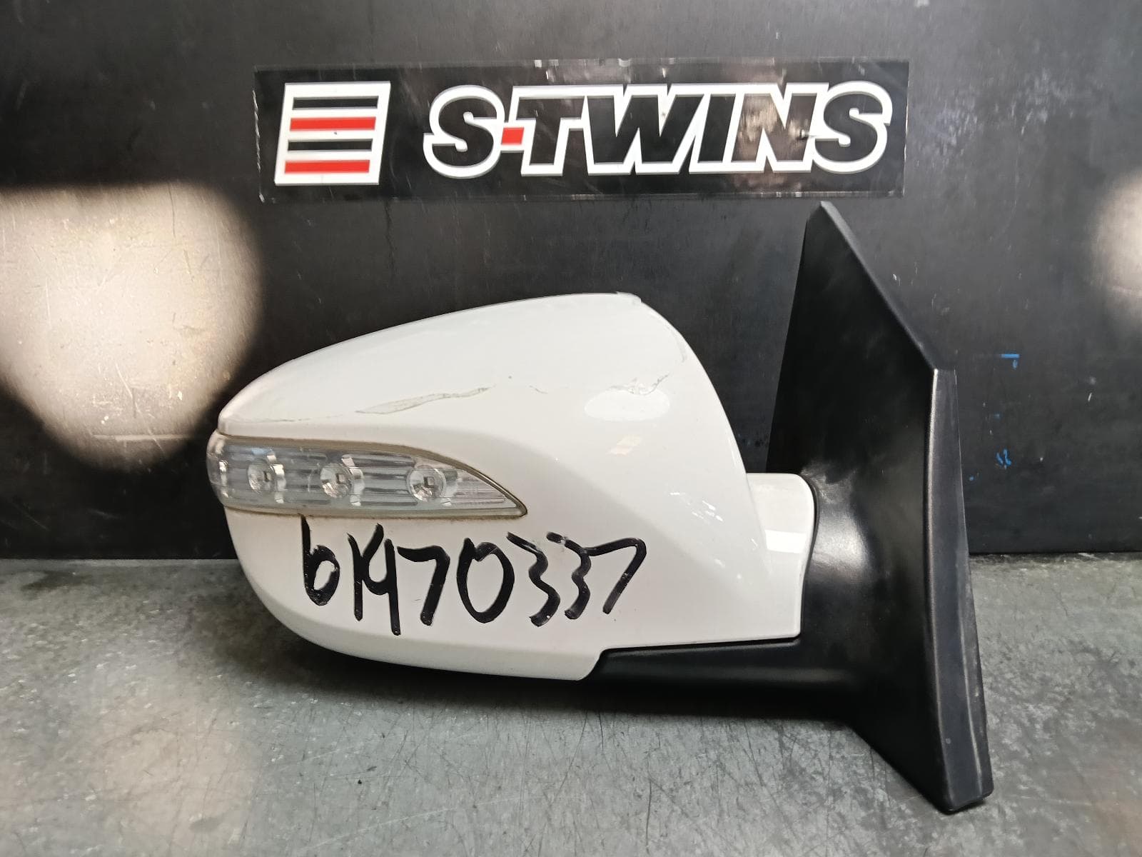 Used auto part listing image: 2015 HYUNDAI IX35 RIGHT DOOR MIRROR LM SERIES, MANUAL FOLD (6 PIN), 11/09-01/16 0000421898