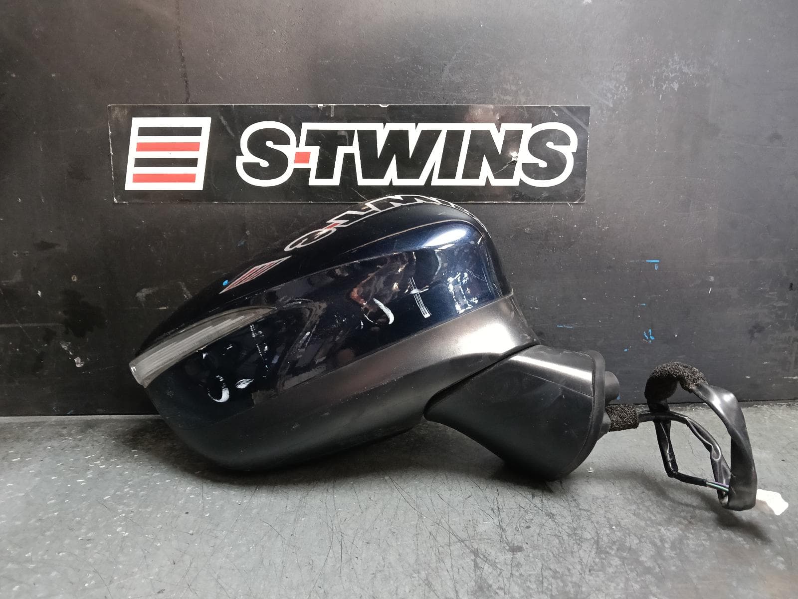 Used auto part listing image: 2017 MAZDA CX3 RIGHT DOOR MIRROR DK, MANUAL FOLDING, NON BLIND SPOT TYPE, NON HEATED, NON CAMERA TYPE, 02/17-05/18 0000421903