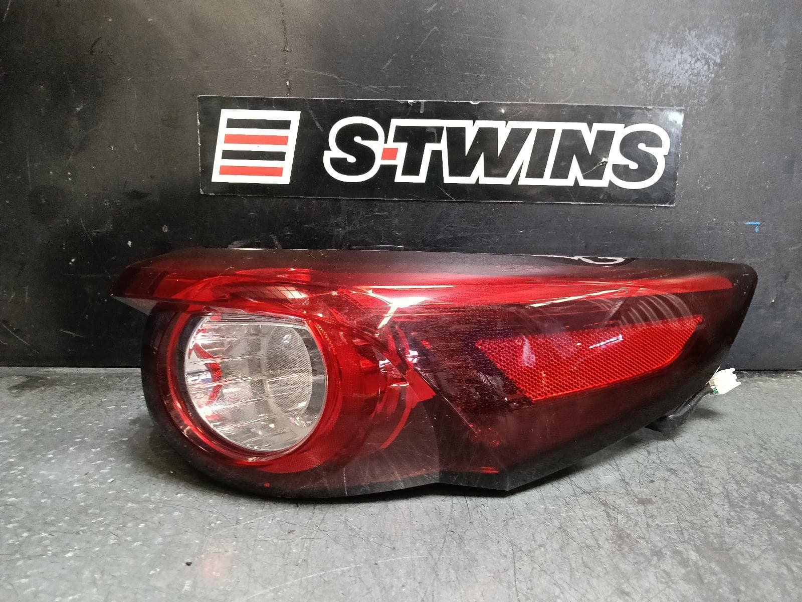 Used auto part listing image: 2019 MAZDA CX8 RIGHT TAILLIGHT KG, LED TYPE, 05/18-10/22 0000421900