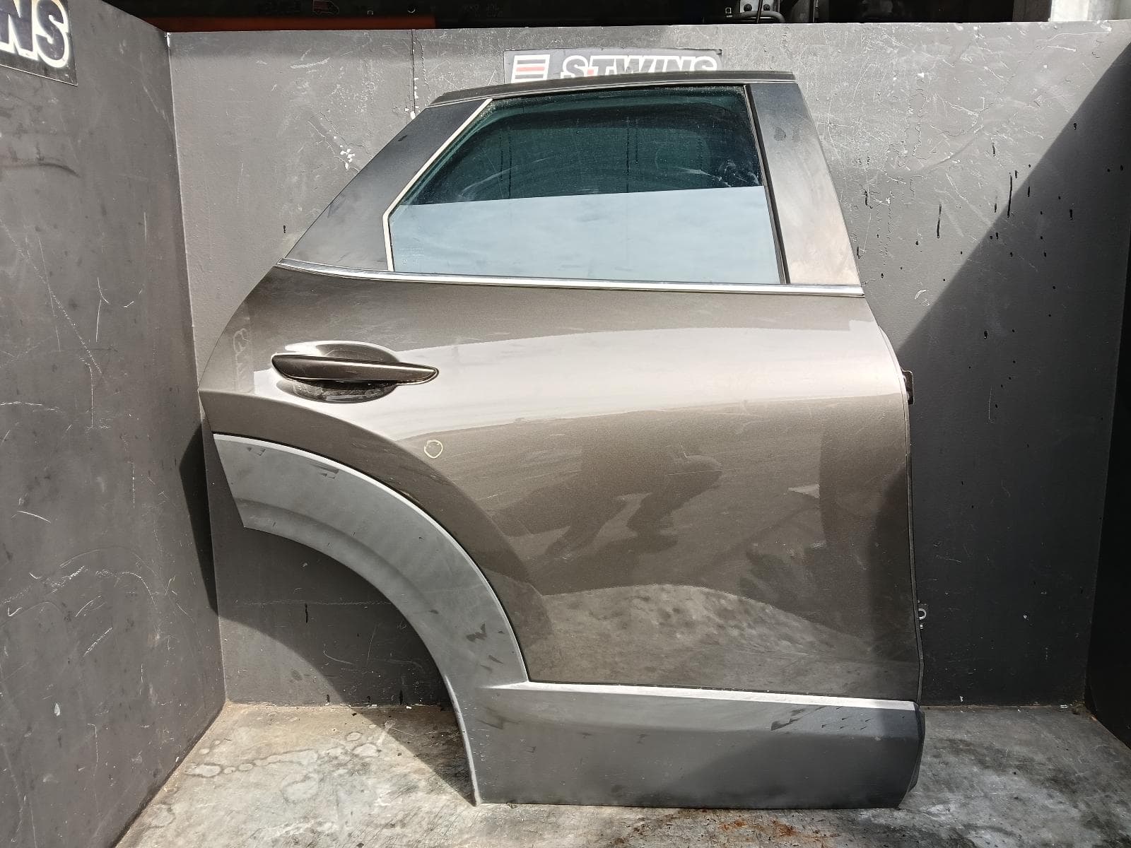 Used auto part listing image: 2020 MAZDA CX30 RIGHT REAR DOOR SLIDING DM, 10/19