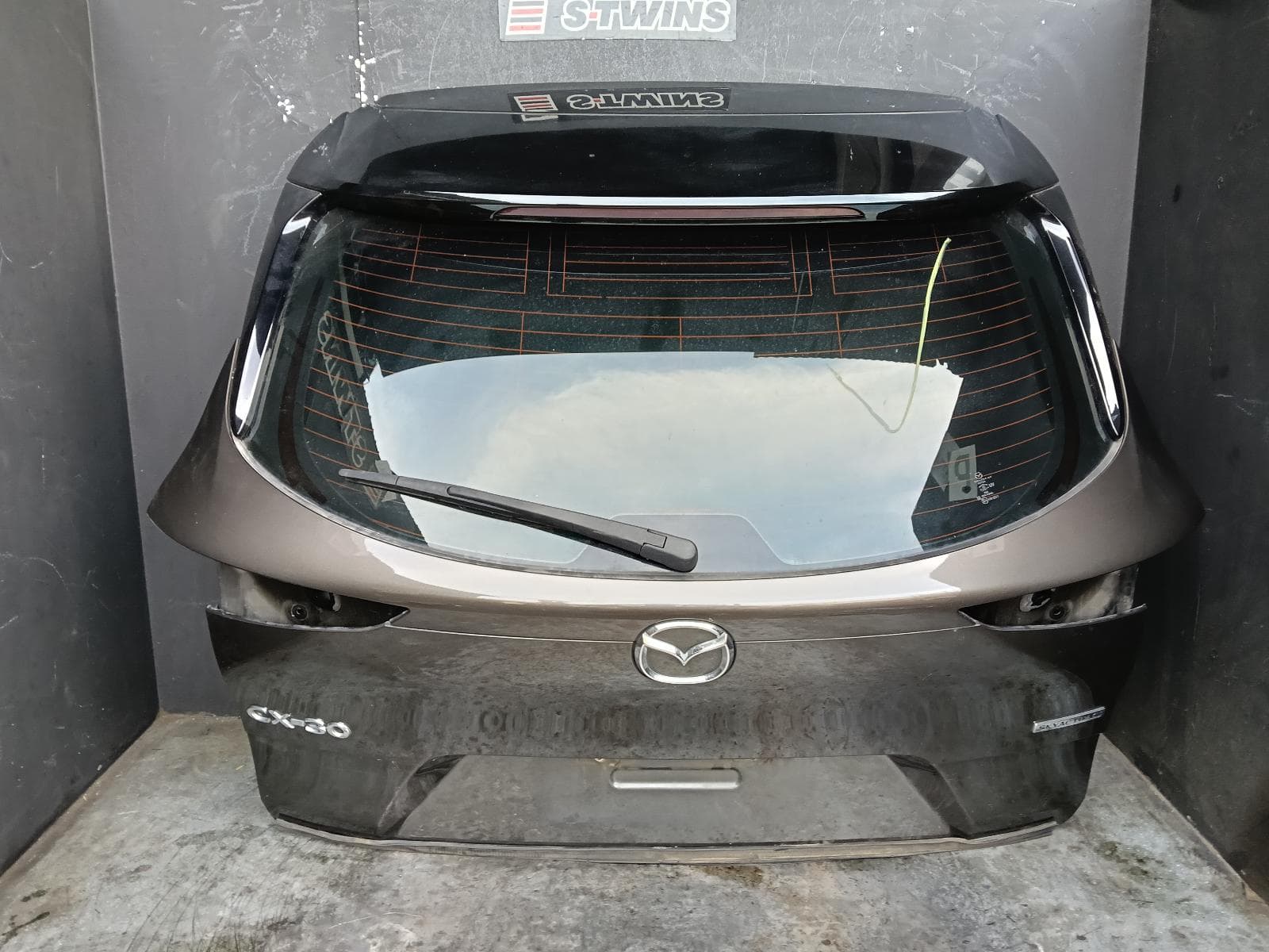 Used auto part listing image: 2020 MAZDA CX30 BOOTLID TAILGATE TAILGATE, NON POWER LIFTGATE TYPE, DM, 10/19