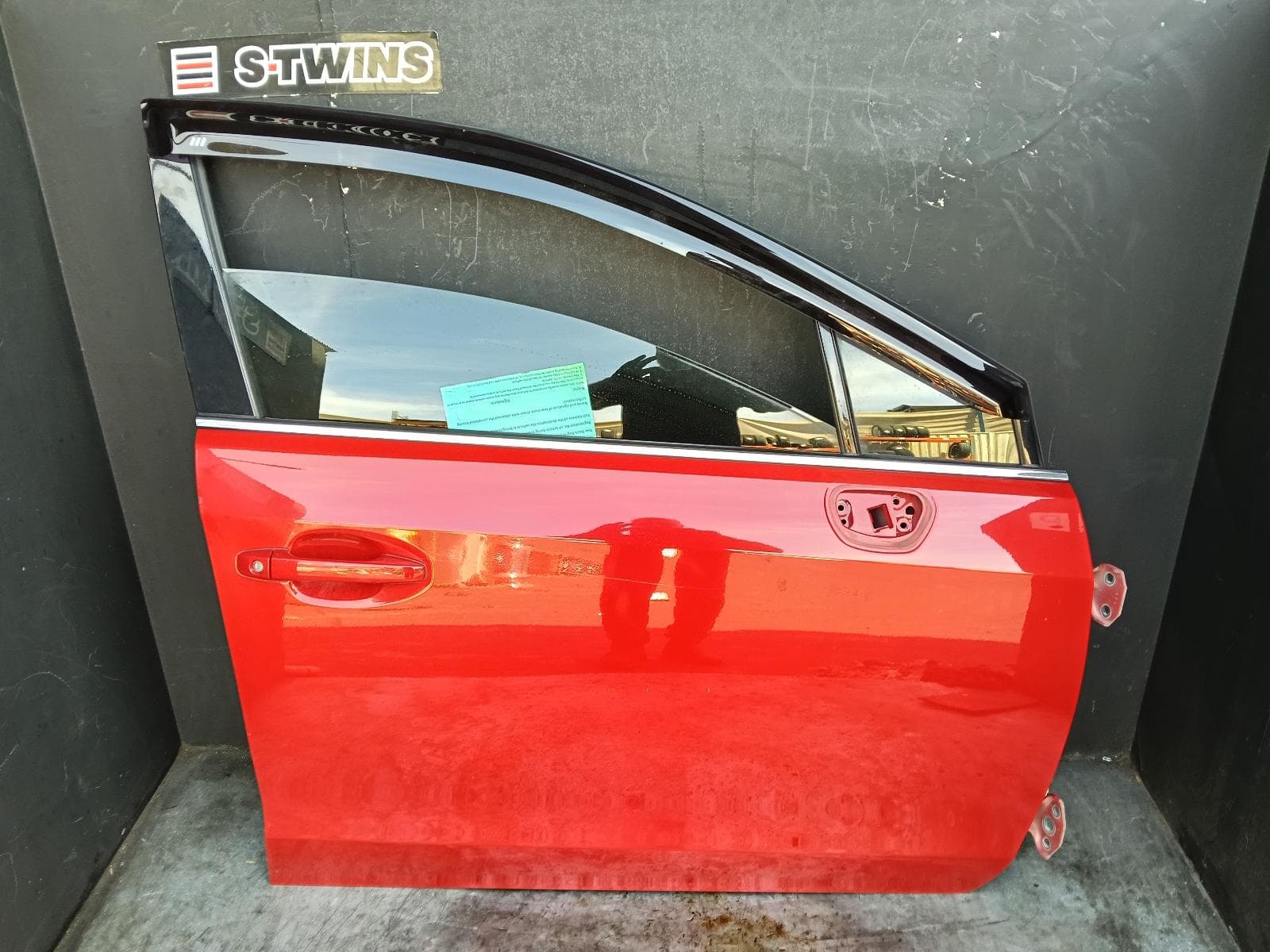 Used auto part listing image: 2016 SUBARU LEVORG RIGHT FRONT DOOR V1, 05/16-12/20
