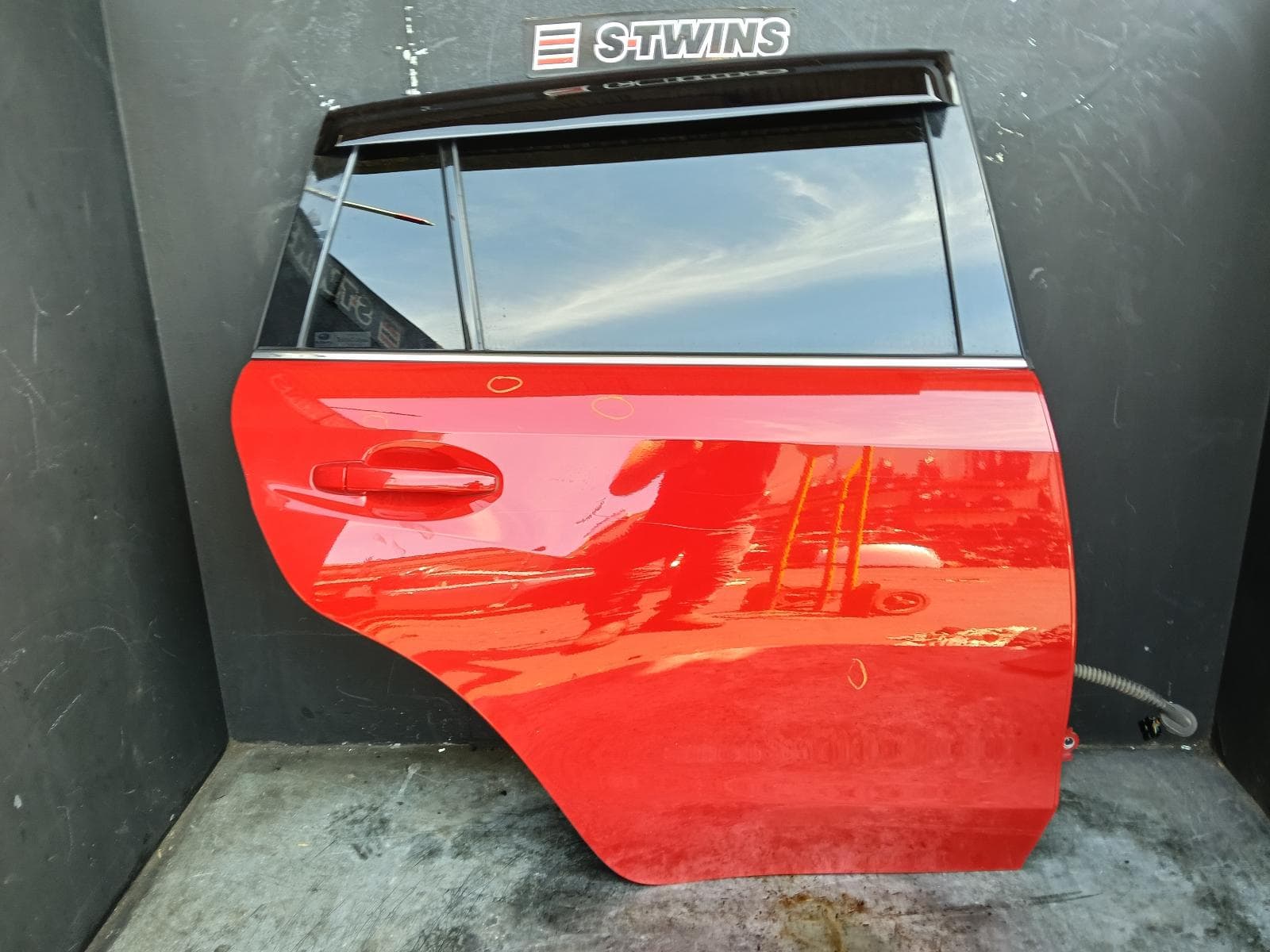 Used auto part listing image: 2016 SUBARU LEVORG RIGHT REAR DOOR SLIDING V1, 05/16-12/20