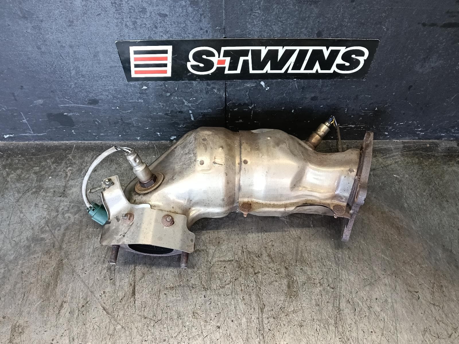 Used auto part listing image: 2016 SUBARU LEVORG CATALYTIC CONVERTER V1, DOWNPIPE-CAT TYPE, PETROL, 2.0, 05/16-12/20