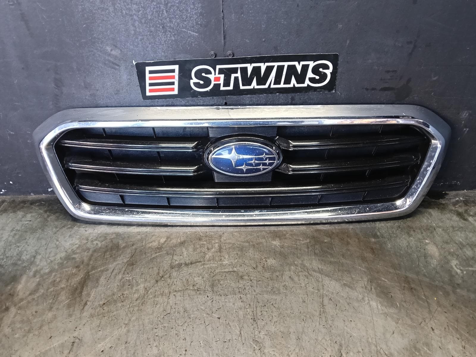Used auto part listing image: 2016 SUBARU LEVORG GRILLE RADIATOR GRILLE, V1, HORIZONTAL TYPE, 05/16-05/17