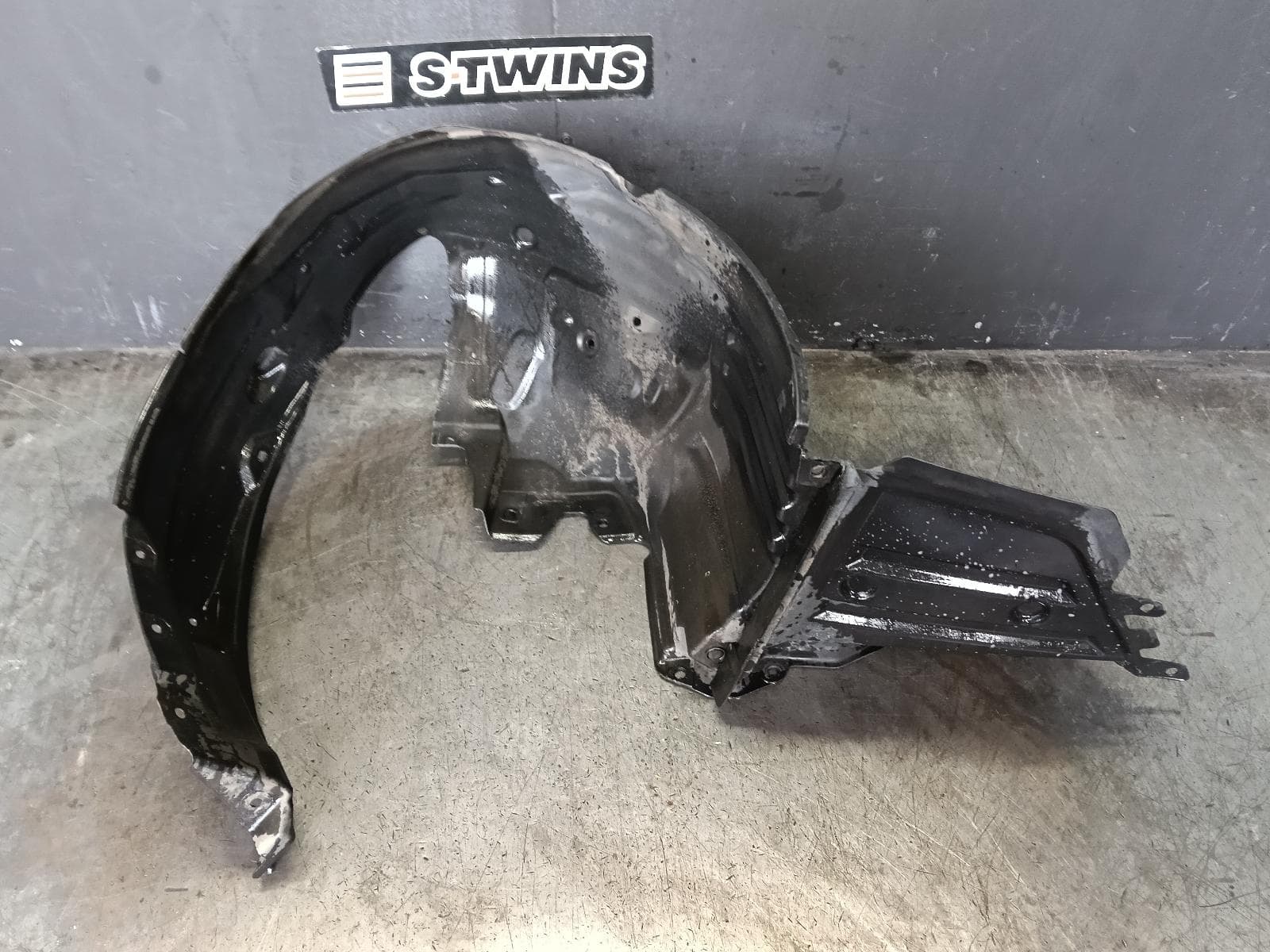 Used auto part listing image: 2016 SUBARU LEVORG RIGHT GUARD LINER V1, 05/16-12/20