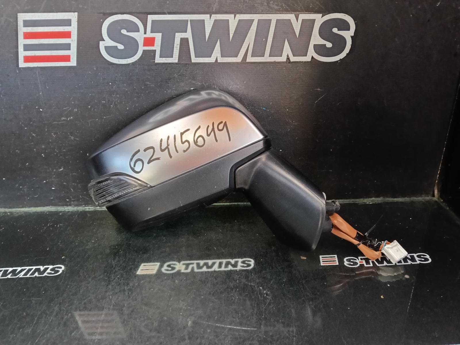 Used auto part listing image: 2016 SUBARU LEVORG RIGHT DOOR MIRROR V1, GT PREMIUM/GT-S/STi SPORT, SILVER, HEATED TYPE, 05/16-12/20