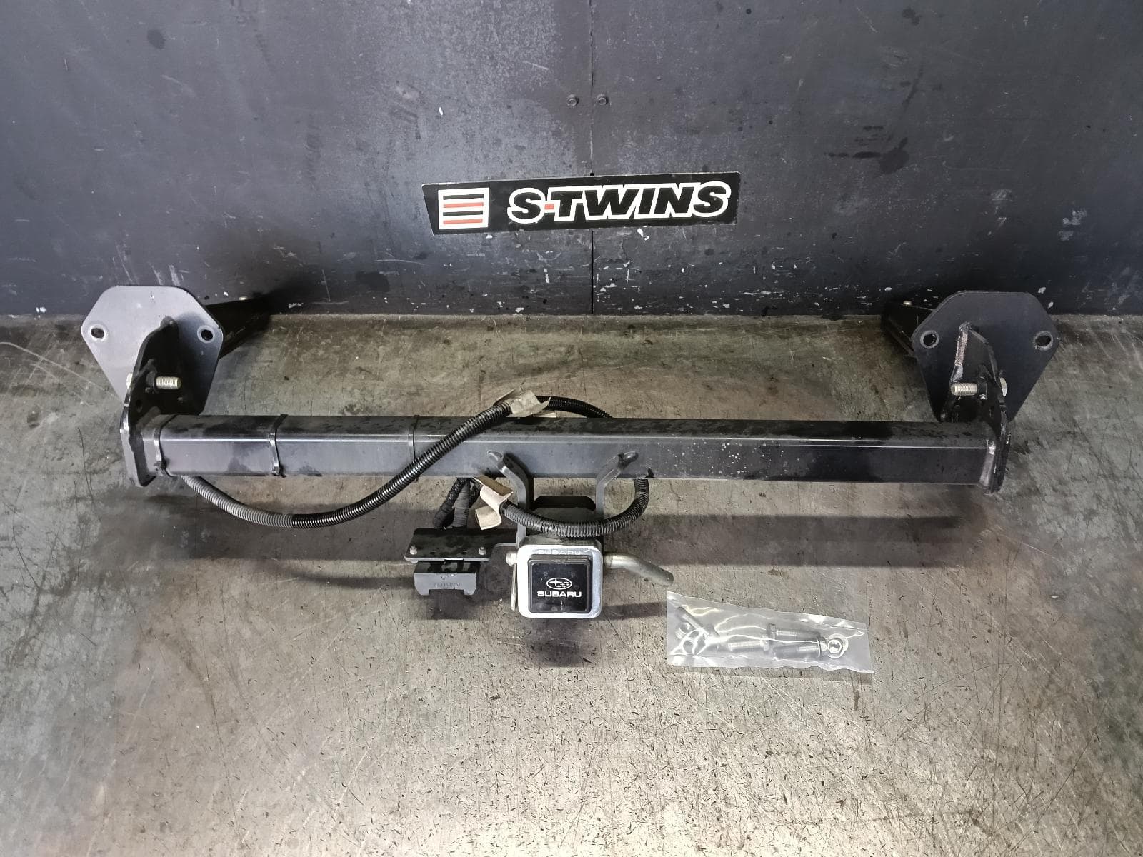 Used auto part listing image: 2016 SUBARU LEVORG TOWBAR V1, GENUINE, 05/16-12/20